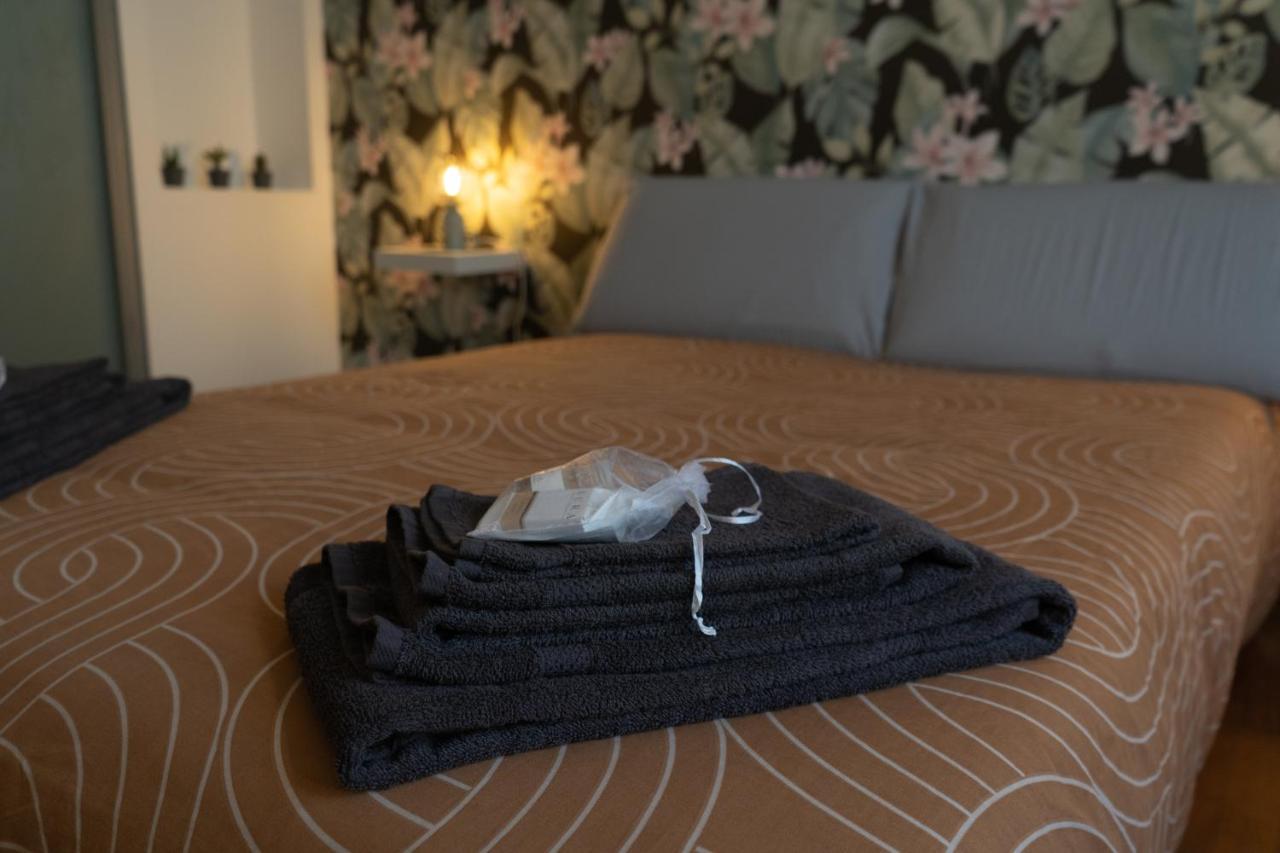 Apartmán Centro Storico-Dimora Con Terrazza- Wi-Fi E Ac Asti Exteriér fotografie